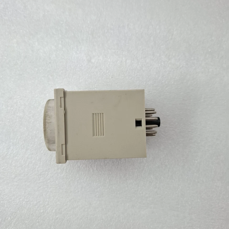 OMRON H3CR-A 100-240VAC/100-125VDC TIMER H3CR-A